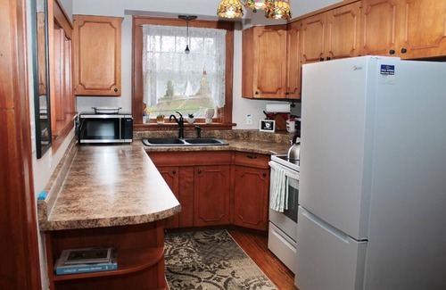 Dubuque House | Beautiful view of the City and Mississippi River!