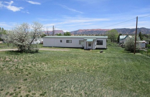 Hatch House | Beautiful View. On the road between Zion and Bryce Canyon. Affordable Family Fun
