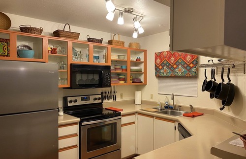 Tucson Condo | Beautiful view !, two pools, gym & near hiking! Mountain View’s!
