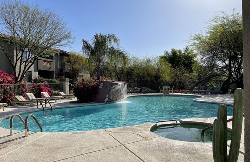 Tucson Condo | Beautiful view !, two pools, gym & near hiking! Mountain View’s!
