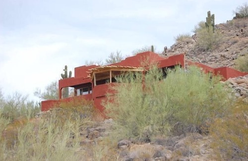 Paradise Valley Village House | BEAUTIFUL VIEW, UNIQUE, PRIVATE MOUNTAIN, GREAT LOCATION (2 Bedroom)