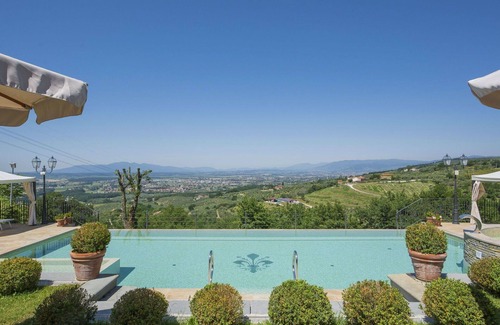 Giugnano Villa | Beautiful villa for 5 people with WIFI, A/C, pool, TV, panoramic view and parking