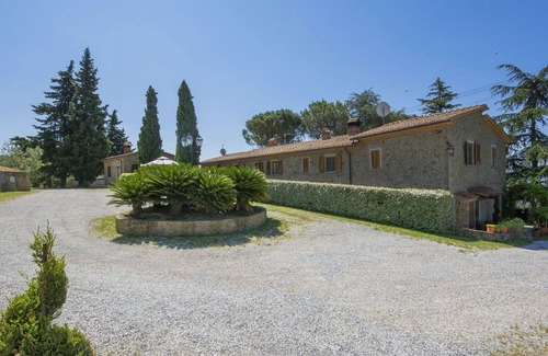 Giugnano Villa | Beautiful villa for 5 people with WIFI, A/C, pool, TV, panoramic view and parking