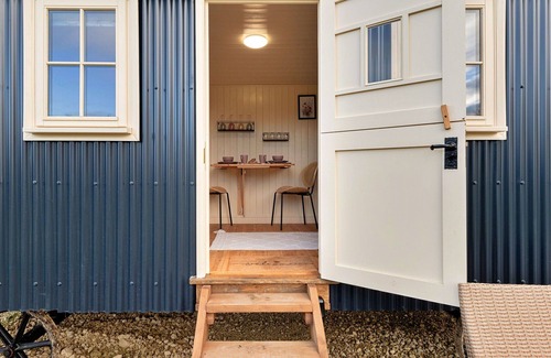 Brackley House | Beautiful villa for 2 guests with WIFI and pets allowed