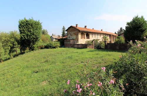 Brozolo House | Beautiful villa for 6 guests with WIFI, private pool, TV, veranda and panoramic view