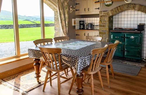 Hawes House | Beautiful villa for 6 people with WIFI, terrace and pets allowed