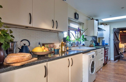 Dormansland House | Beautiful villa for 4 guests with WIFI and pets allowed