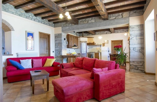 Caprignana Villa | Beautiful villa for 8 people with WIFI, private pool, TV and patio