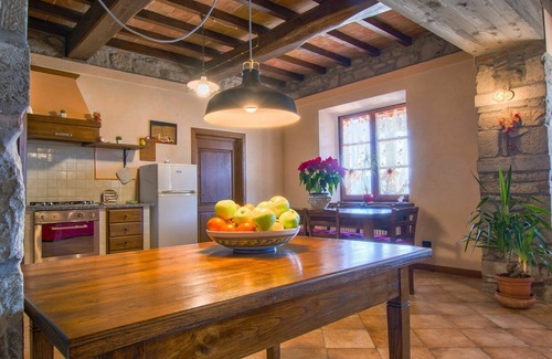 Caprignana Villa | Beautiful villa for 8 people with WIFI, private pool, TV and patio