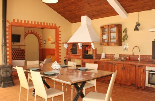Montijo House | Beautiful villa for 6 guests with WIFI, A/C, pool, TV and terrace