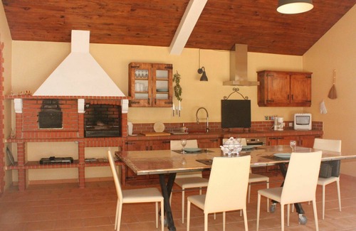 Montijo House | Beautiful villa for 6 guests with WIFI, A/C, pool, TV and terrace