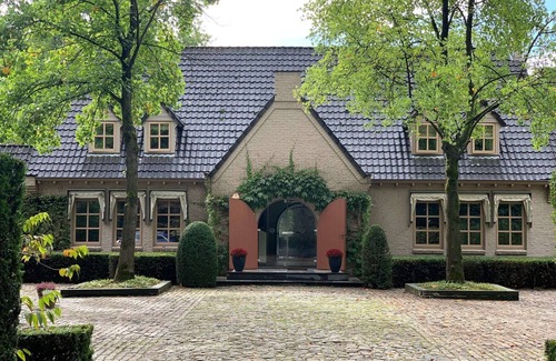 Drunen Villa | Beautiful Villa in Drunen with Private Heated Pool