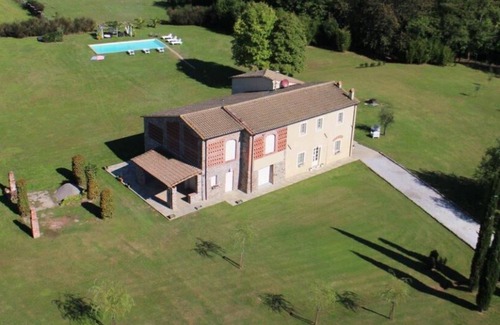 Vicopelago Villa | BEAUTIFUL VILLA IN HUGE GARDEN WITH SWIMMING POOL