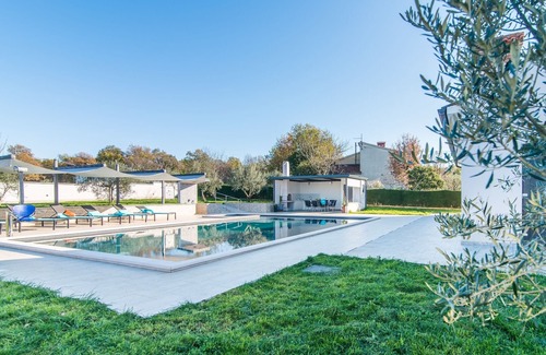 Marasi Villa | Beautiful Villa in Vrsar with Swimming Pool