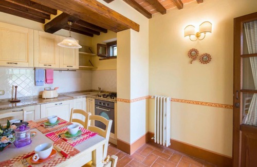 Camucia Villa | Beautiful villa with pool and garden just 300 meters from the village