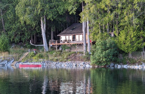 Cortes Island House | Beautiful waterfront paradise on Cortes Island!