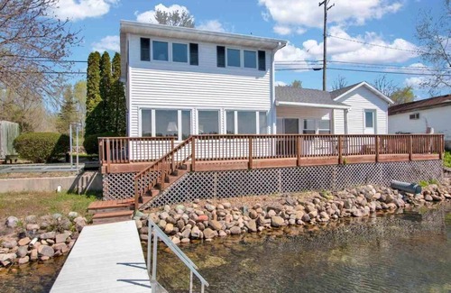Wautoma House | Beautiful Water's Edge Retreat on Big Silver Lake, Wautoma