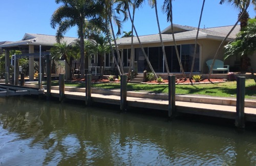 Saint James City House | Beautiful Waterfront Ideal for fishing and boating!