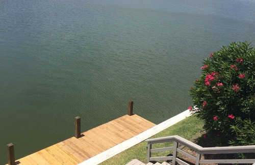 Corpus Christi Condo | Beautiful Waterfront Condo, Boat dock, 2bd/2bath, washer/dryer, great fishing!