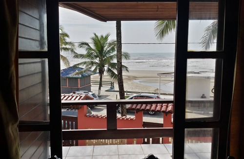 Mongagua House | Beautiful waterfront house for rent in Mongaguá - Beachfront