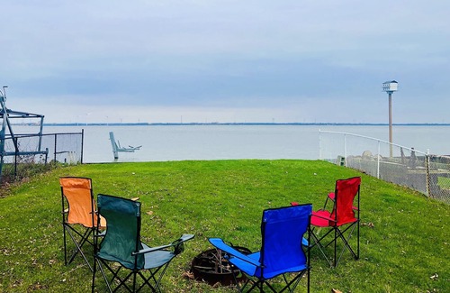 Harwich Cabin | Beautiful waterfront property sitting on Rondeau bay!!