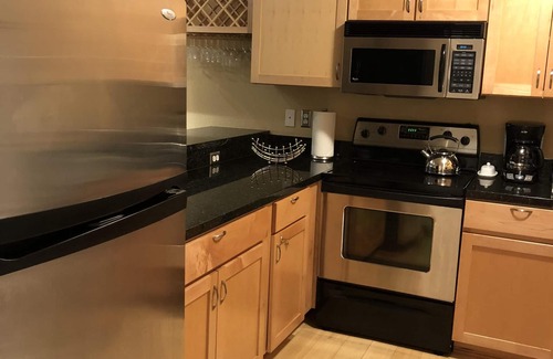 Old Town Chinatown Condo | Beautiful Waterfront Pearl, Full Condo, AC, Parking, 20% construction discount
