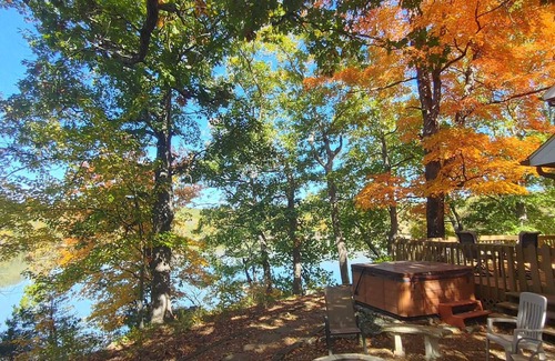 Camdenton House | Beautiful waterfront house with dock for family fun near Ha Ha Tonka State park
