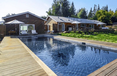 Freestone House | Beautifully Appointed MCM Home in Wine Country, Pool, Hot Tub, Gas Firepit