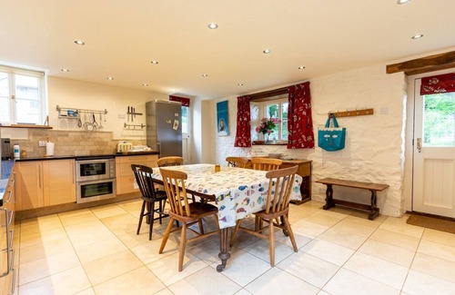 Newport House | Beautifully converted barn on Angel Mountain (Carn Ingli). Sea view & spectacular sunsets