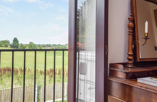 Warmingham Cottage | Beautifully converted barn in Cheshire countryside.
