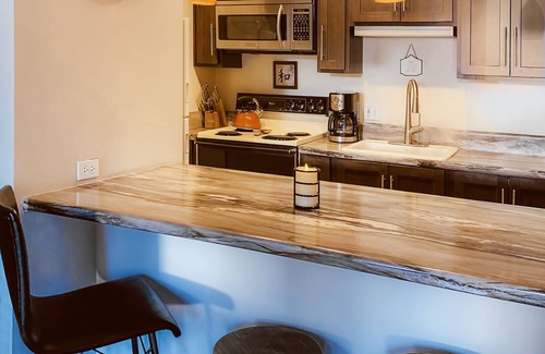 Mammoth Lakes Condo | Beautifully Furnished Condo - Upscale Amenities, Great Value