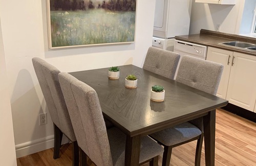 Gonzales House | Beautifully furnished 2 bed suite in great location