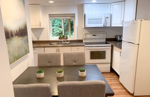 Gonzales House | Beautifully furnished 2 bed suite in great location