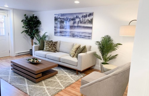 Gonzales House | Beautifully furnished 2 bed suite in great location