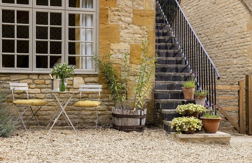 Broadwell Cottage | Beautifully presented dog friendly - The Coach House at Broadwell Manor