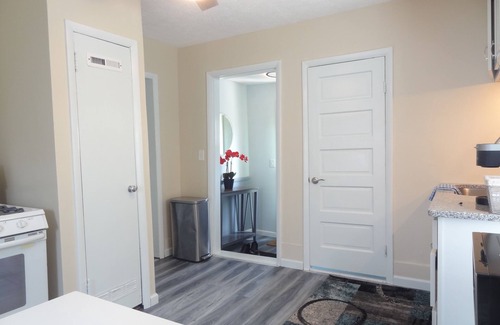 Fairport Harbor Cottage | Beautifully remodeled cozy cottage retreat