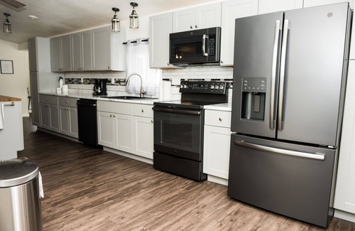 Wisconsin Dells House | Beautifully Remodeled Home in Quiet Subdivision!