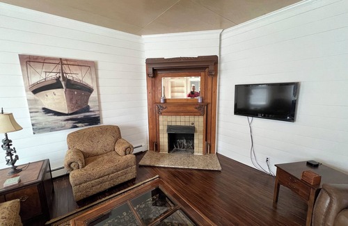 Lake Geneva Apartment | Beautifully remodeled apartment located a short 2 blocks from Geneva Lake!