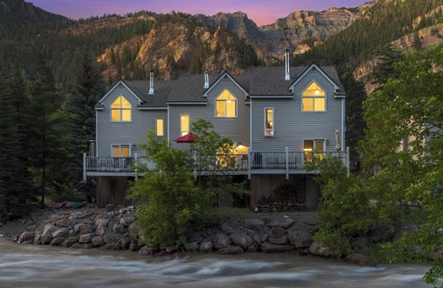 Ouray House | Beautifully Remodeled Townhome- Next to Ouray Hot Springs- Over Looking River
