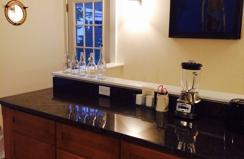 South End Apartment | Beautifully renovated Carriage House apt within a tree-house like setting.