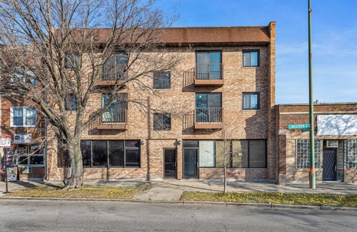 West Ridge Apartment | Beautifully Renovated 2/2 with parking, in unit laundry, king bed, brand new!