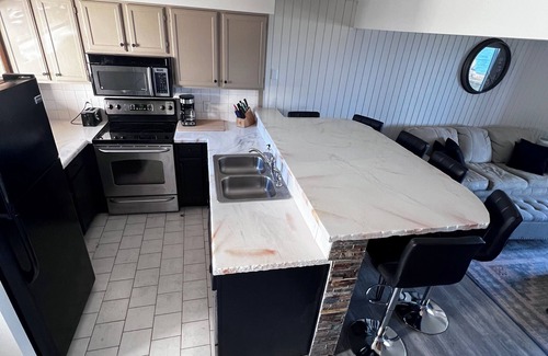 Onamia House | Beautifully Renovated 2 Bedroom Beach Villa on Mille Lacs Lake