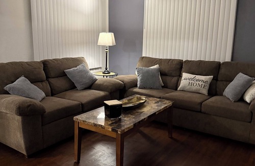 Dickinson House | Beautifully restored, fully furnished 3 bedroom home one block from downtown