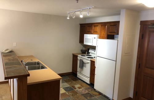 Salt Lake Mountain Resorts Condo | Beautifully Updated Ski-in/Ski-out Condo (Top Floor)