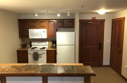 Salt Lake Mountain Resorts Condo | Beautifully Updated Ski-in/Ski-out Condo (Top Floor)