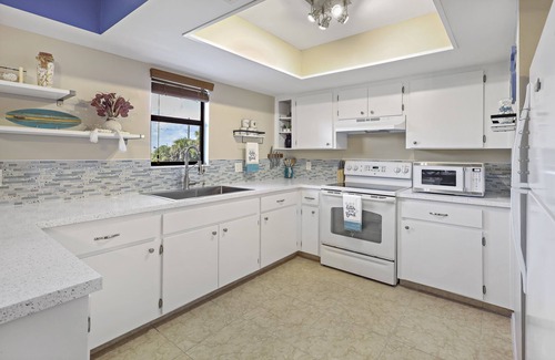Fort Pierce Apartment | Beautifully Updated Condo on Hutchinson Island, FL Oceanfront, Sleeps 4