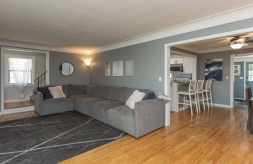 Toledo House | Beauty on Beverly