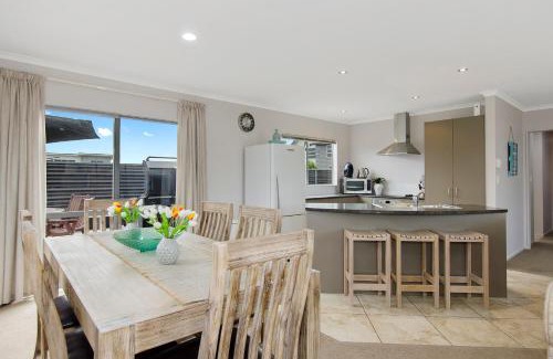 Ruakaka House | Beauty on Bream Bay - Ruakaka Holiday Home
