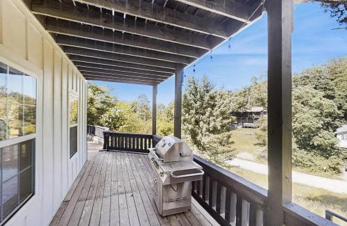 Rogers House | Beaver Lake Pool House