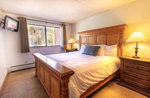 Peak 9 Apartment | Beaver Run Resort by Daniel